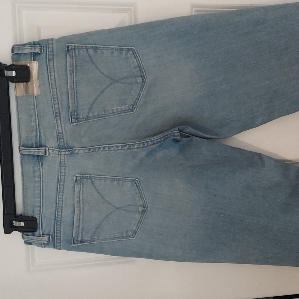 Calvin Klein Women's Light Blue Cropped Jeans. Size 6 - Picture 6 of 8